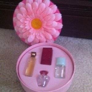 Elizabeth Arden perfume set.