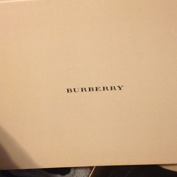 Burberry Rainboots* 💲⭕️❗️▶️ - Picture 2 of 4