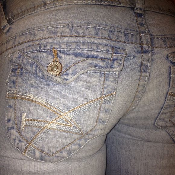 Super cute ripped jeans!💙👖 - Picture 2 of 4