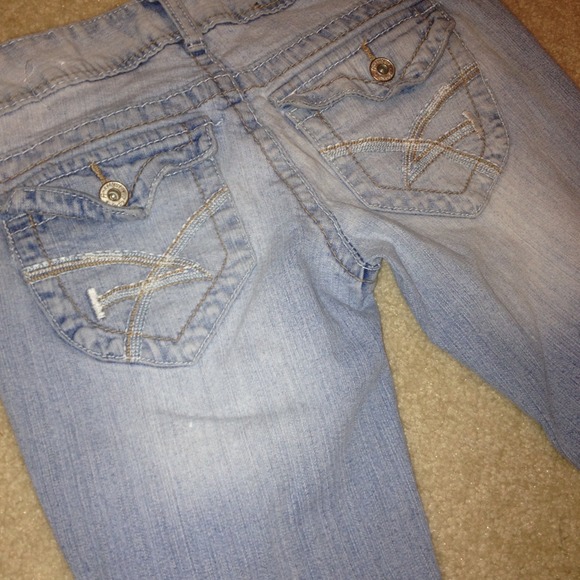 Super cute ripped jeans!💙👖 - Picture 4 of 4