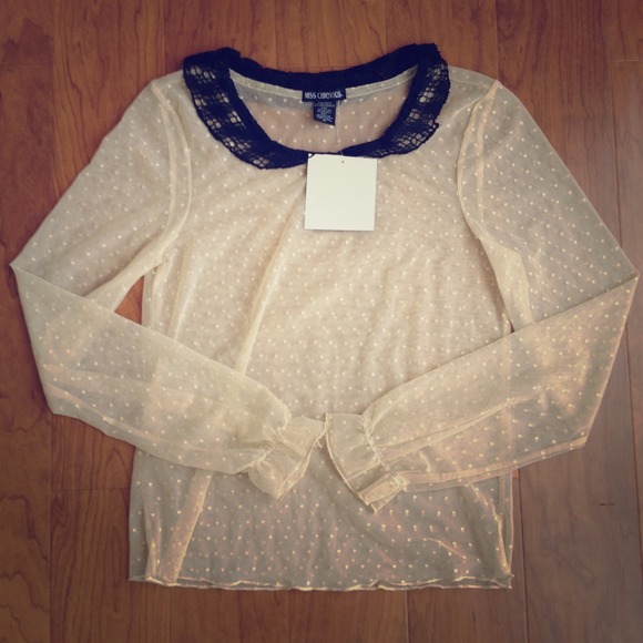 🔴SOLD!🔴Sheer beige blouse polka dot top size M