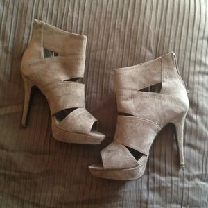 REDUCED*** Cute heels!! ❤👍