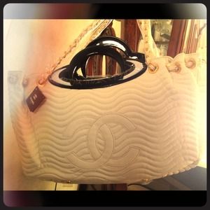 Imitation Chanel white pearl purse!