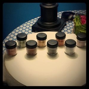 8 BARELY USED FULL SIZED MAC PIGMENTS!! 7.5 grams!