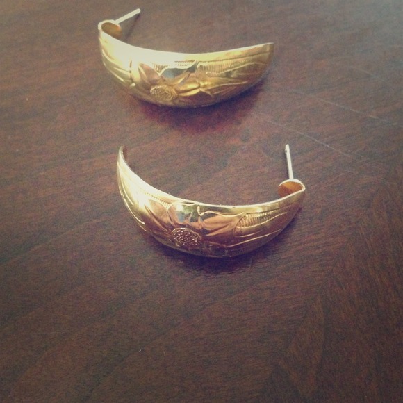 Gold earrings.
