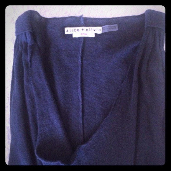 *Sold** Bundle - Trade  NWT Alice + Olivia  top.