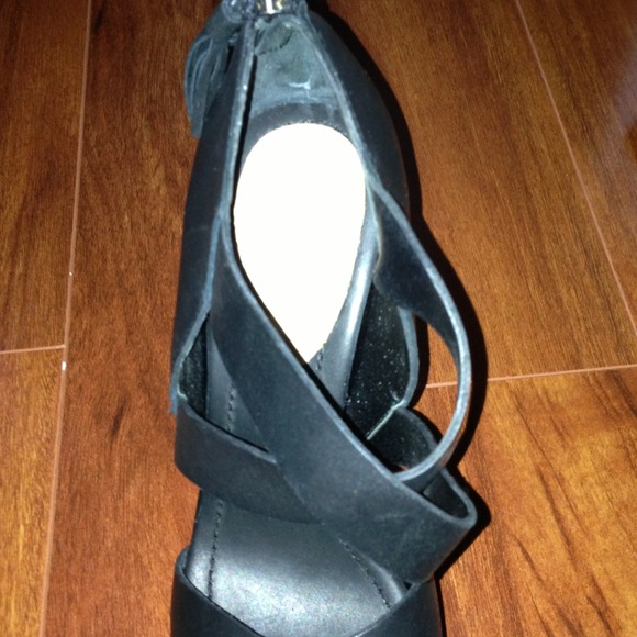 True religion wedge heels - Picture 4 of 4