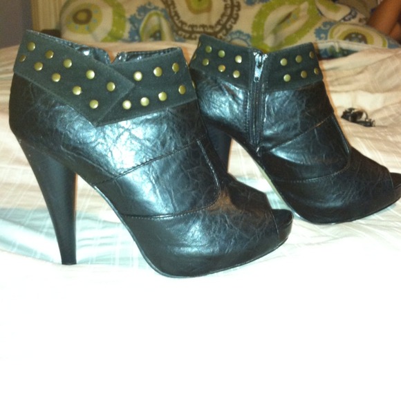 High heels short boots style