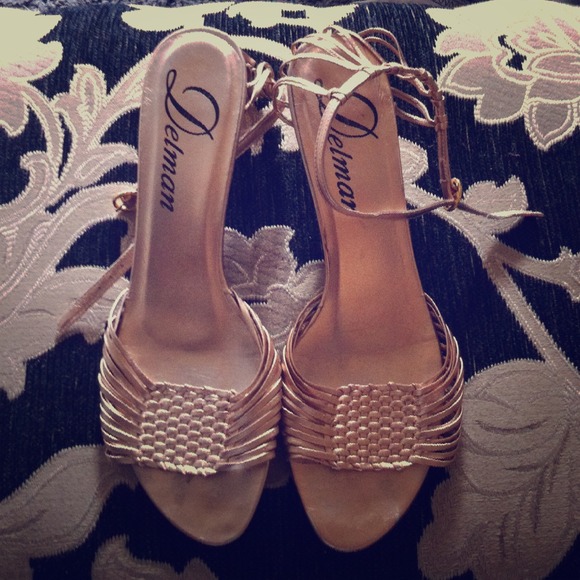 ♥Reduce Gently used bronze color