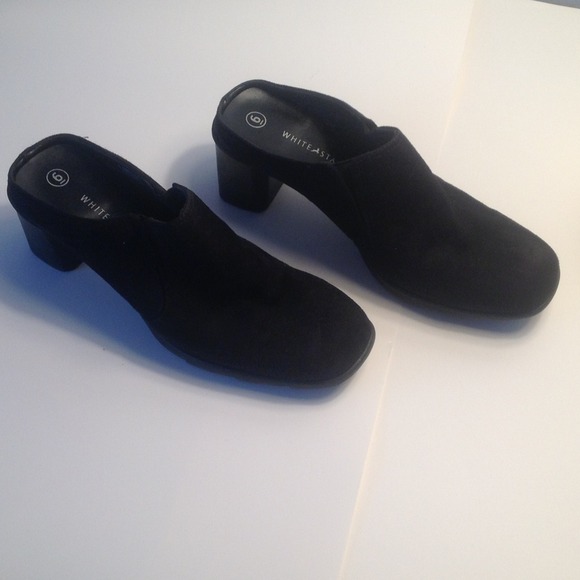 Suede black shoes with chunky heel. Barely worn.