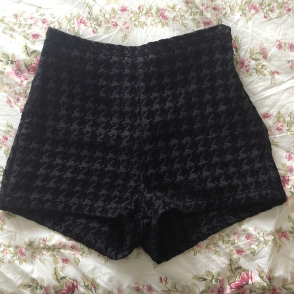 American Apparel highwaisted houndstooth tapshort