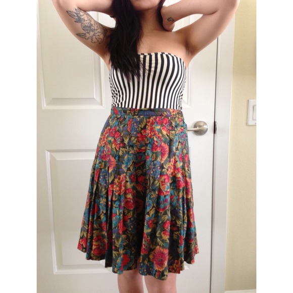 🔴SOLD. Vintage GAP Pleated Skirt - Picture 2 of 4