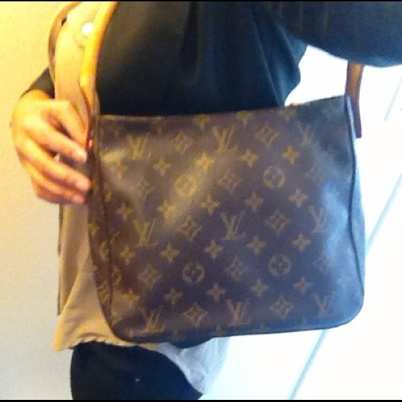 āSOLDāThis Authentic LV Looping MM⤠- Picture 3 of 4