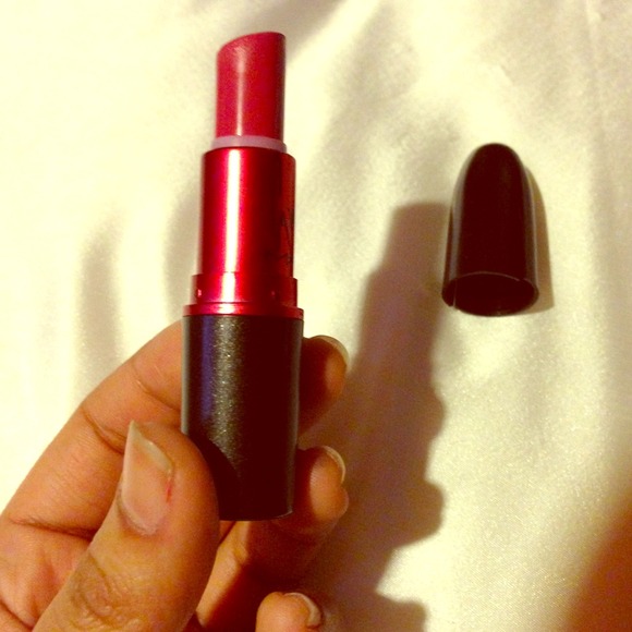 100% authentic MAC LIPSTICK
