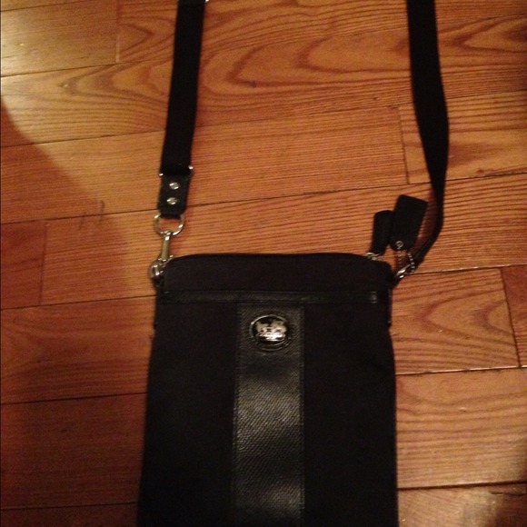 Authentic coach cross body bag - Picture 2 of 3