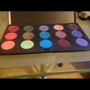 MAC PALLET WITH EYESHADOWS