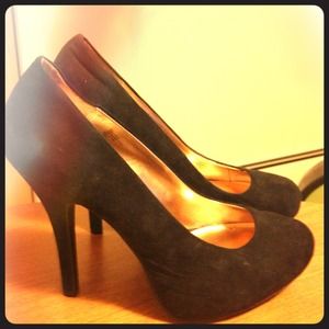 Mossimo size 8.5 black suede pumps