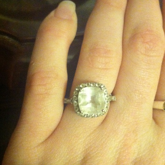 Jewelry - 💥Reduced💥White topaz ring