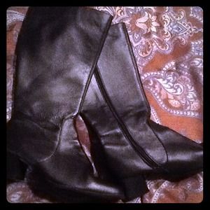 Black boots-like new