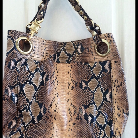 🎉🎉HOST PICK🎉🎉Steve Madden Python print bag