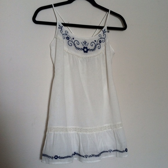 NWOT  Sheer embroidered - Picture 4 of 4