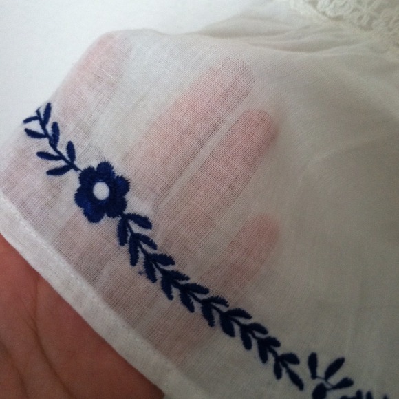 NWOT  Sheer embroidered - Picture 2 of 4