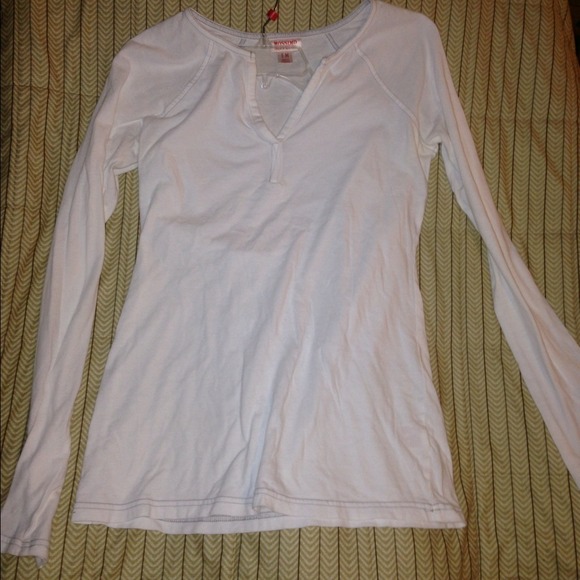 🌀Sold🌀Plain white shirt with button vneck