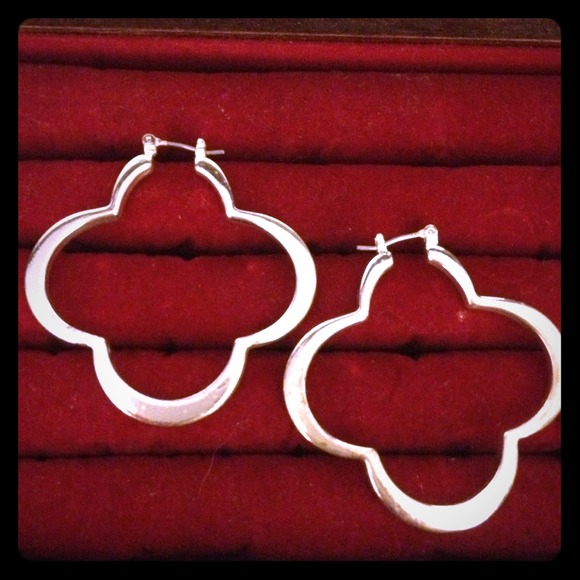 Clover hoops