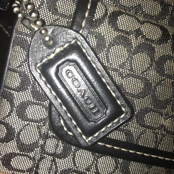 Coach wristlet - Picture 2 of 4