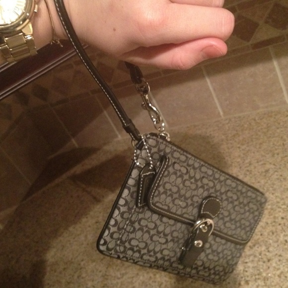 Coach wristlet - Picture 4 of 4