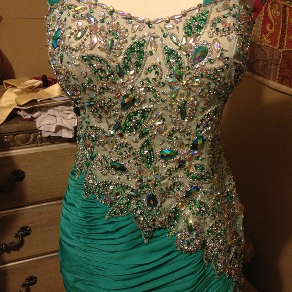 Tony Bowls Evening Gown - Picture 3 of 4