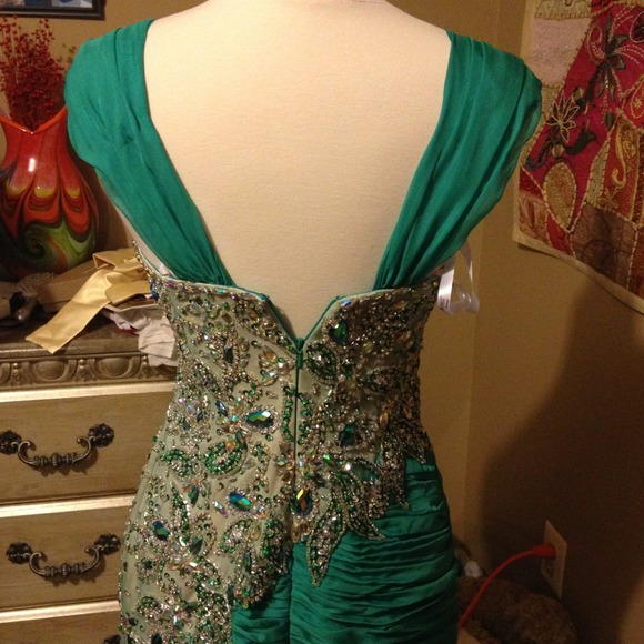 Tony Bowls Evening Gown - Picture 4 of 4