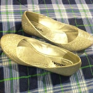 Silver glittery sparkle dress flats.