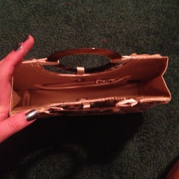 Shell purse! - Picture 2 of 2