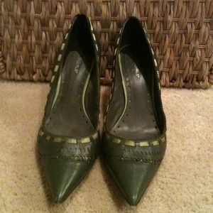 BCBG girls pointy pumps