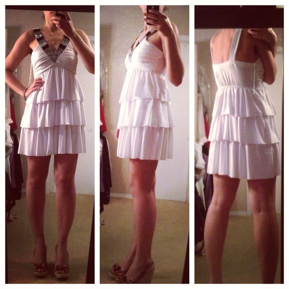 🌻SALE❤️🎉🌻White Ruffle Dress - Picture 2 of 2