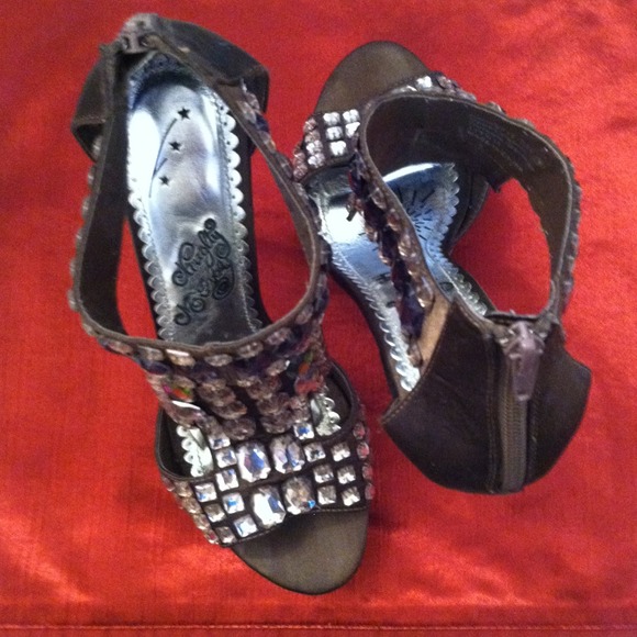 Cut out heels - Picture 3 of 3