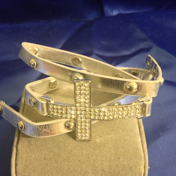 New Silver Rhinestone Cross - Picture 2 of 2