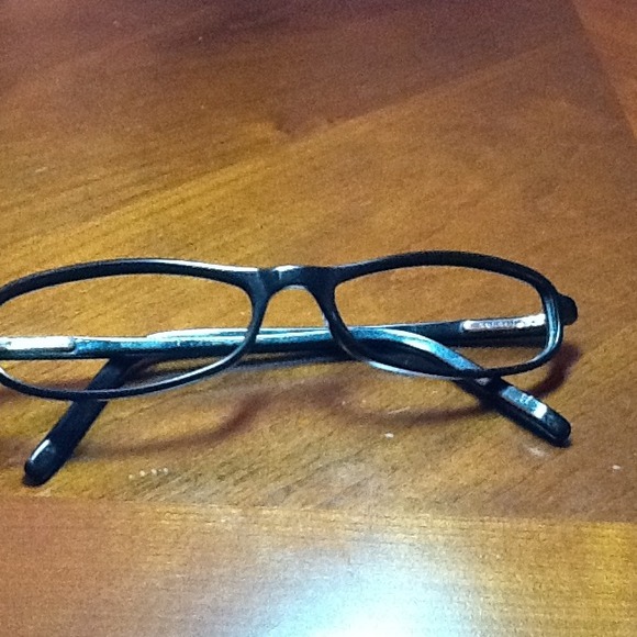 Authentic Gucci Eye Glasses.Stylish black frame. - Picture 2 of 4