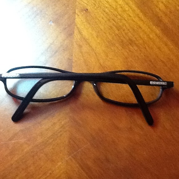 Authentic Gucci Eye Glasses.Stylish black frame. - Picture 4 of 4
