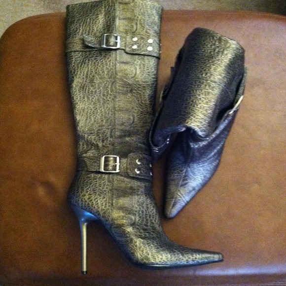 Boots - Picture 2 of 5