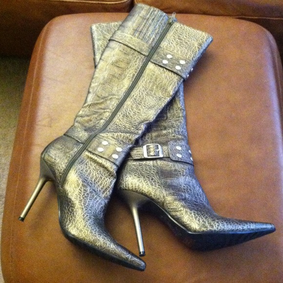 Boots - Picture 3 of 5