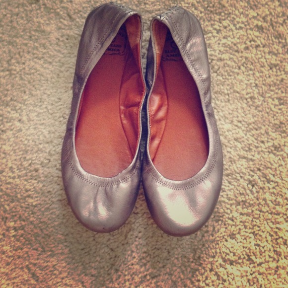 Lucky brand silver flats
