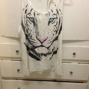 💥Reduced💥😺Edgy coolTop!!