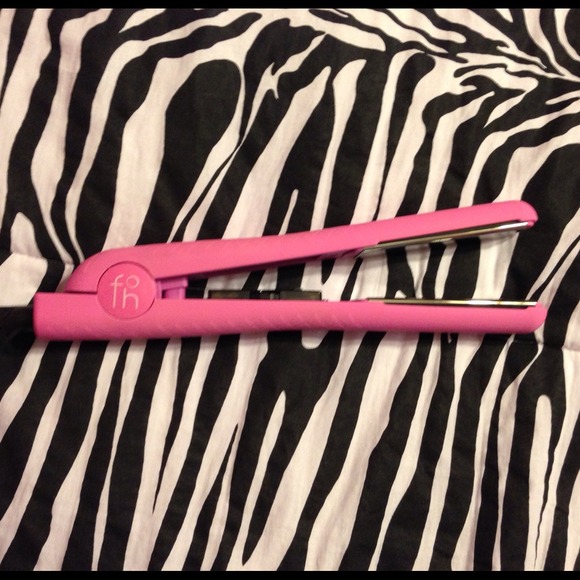 Fahrenheit Straightening Iron w/heat proof case