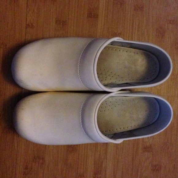 White dansko nursing shoes size 37 and 38 - Picture 2 of 3