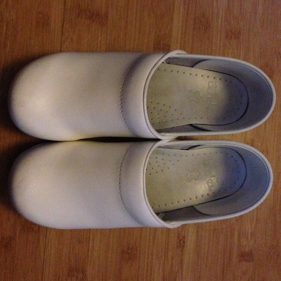 White dansko nursing shoes size 37 and 38 - Picture 3 of 3