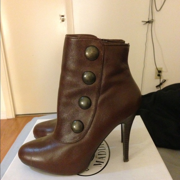 Steve Madden brown leather booties