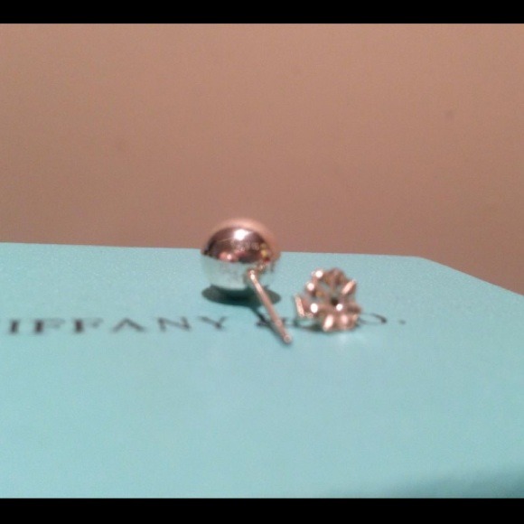 ⭐Sold⭐ Silver 8mm Tiffany Bead Ball Earring (1)