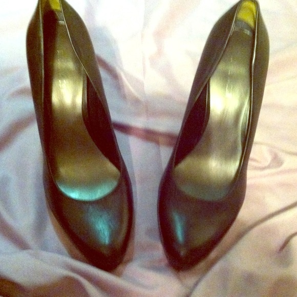 Black Nine West pumps.
